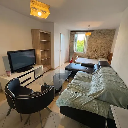 Au Pied De L'ermitage